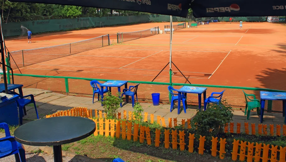 Теннисные корты Tennis Capital в Екатерининском парке