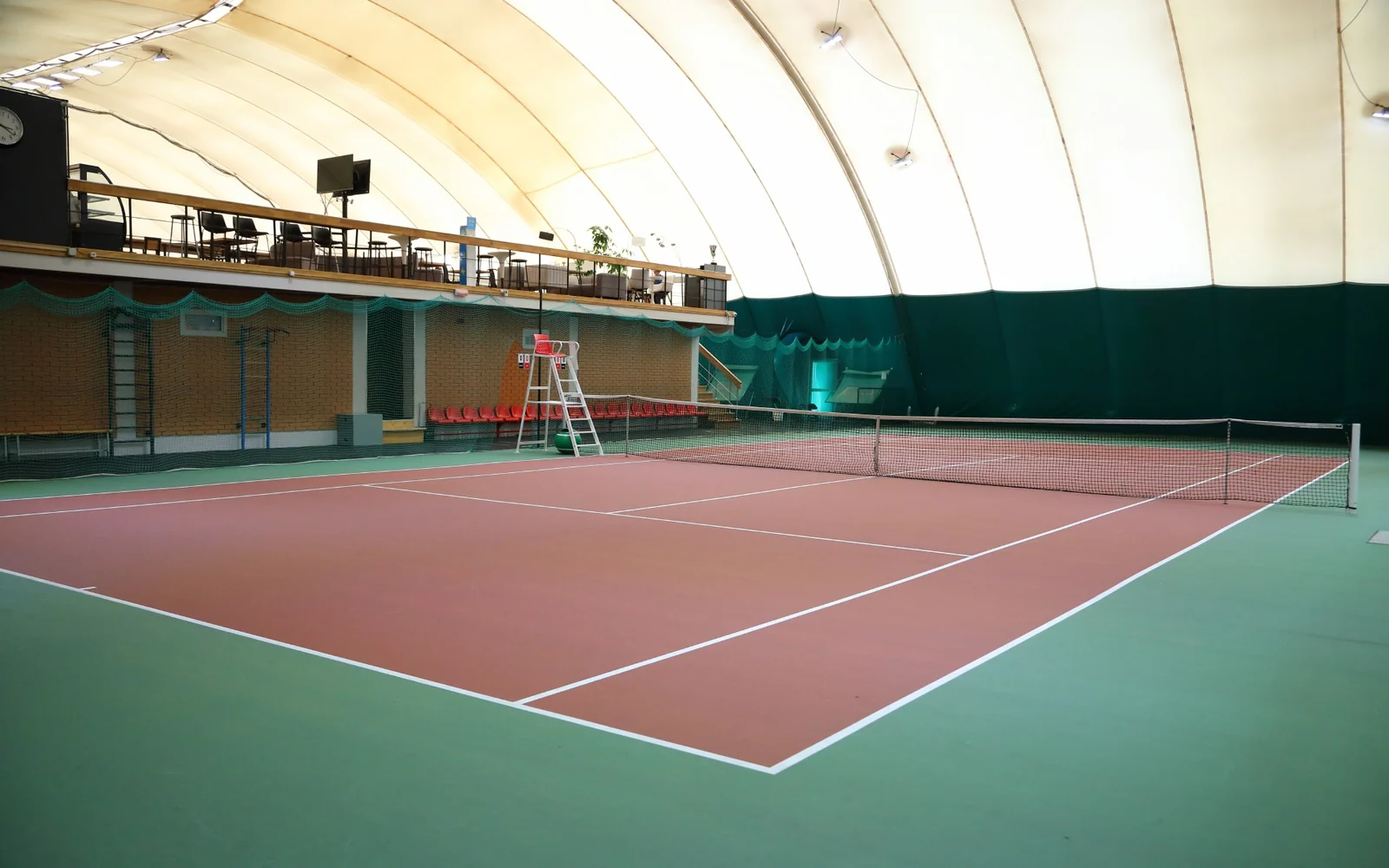 Крытый корт Мегаспорт-теннис с покрытием Rukort