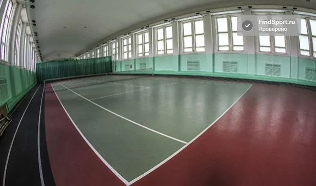 Теннисный корт стадиона Энергия, вид от сетки