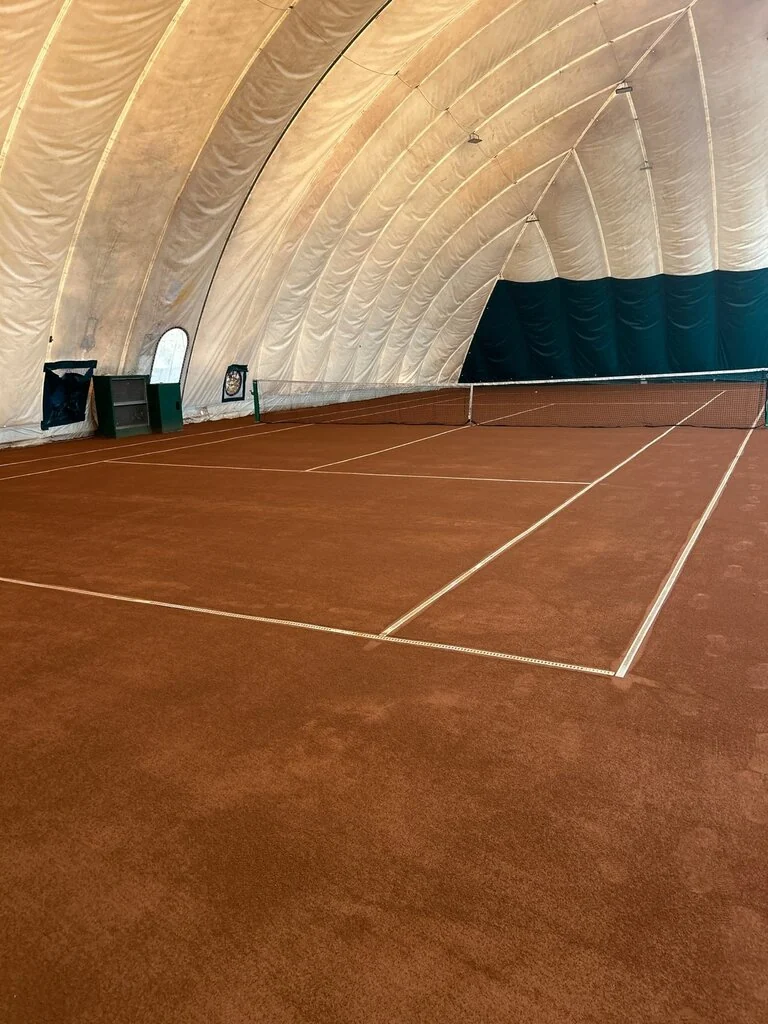 Крытый грунтовый корт теннисного клуба Южный
