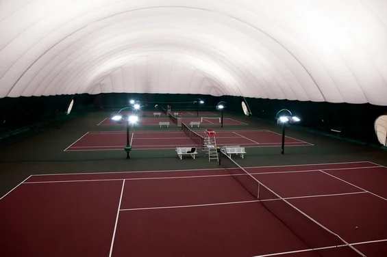 Теннисный корт центра DC Tennis в Долгопрудном